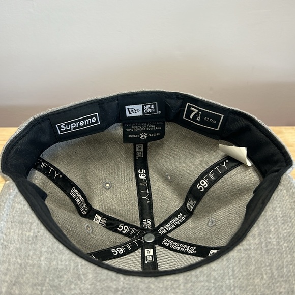 Supreme New Era Hat - Picture 4 of 5
